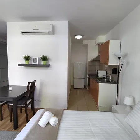 Aparthotel Corvin Center 3*